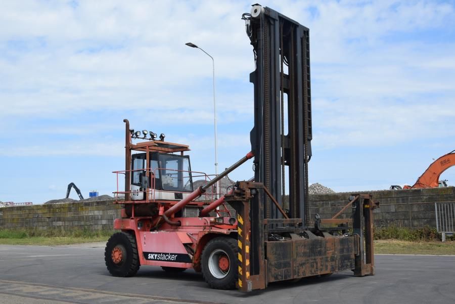 Fantuzzi FDC25K7DB Empty Container Handler www.mtc-forklifts.com