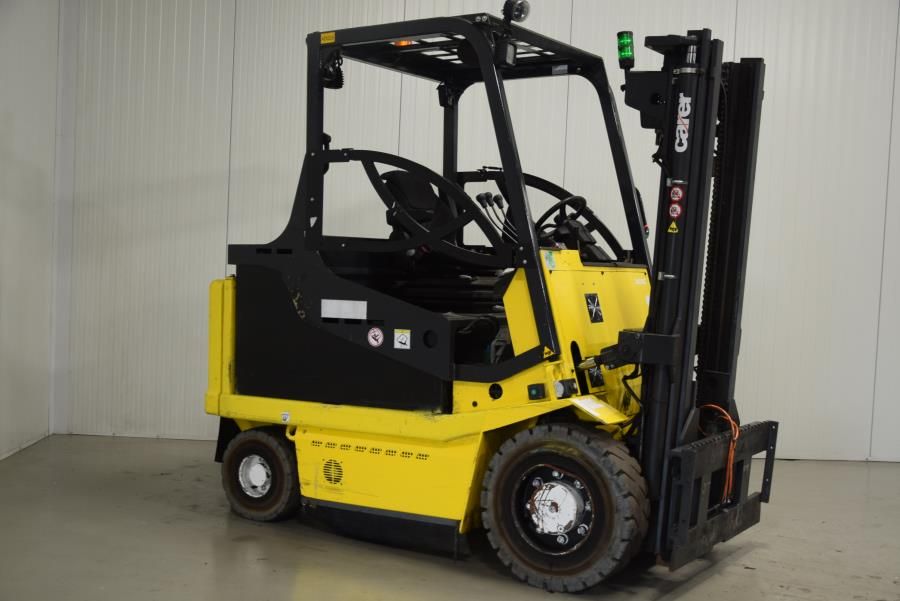 Carer R45NC Chariot électrique à 4 roues www.mtc-forklifts.com Carer R45NC Chariot électrique à 4 roues www.mtc-forklifts.com