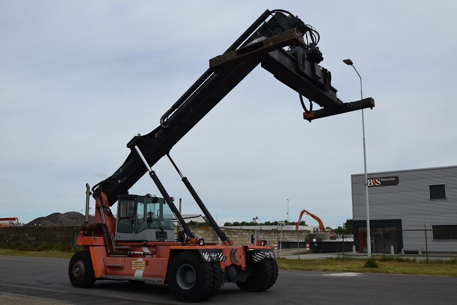 Kalmar DRD100-52S6 Full-container reach stacker www.mtc-forklifts.com Kalmar DRD100-52S6 Full-container reach stacker www.mtc-forklifts.com