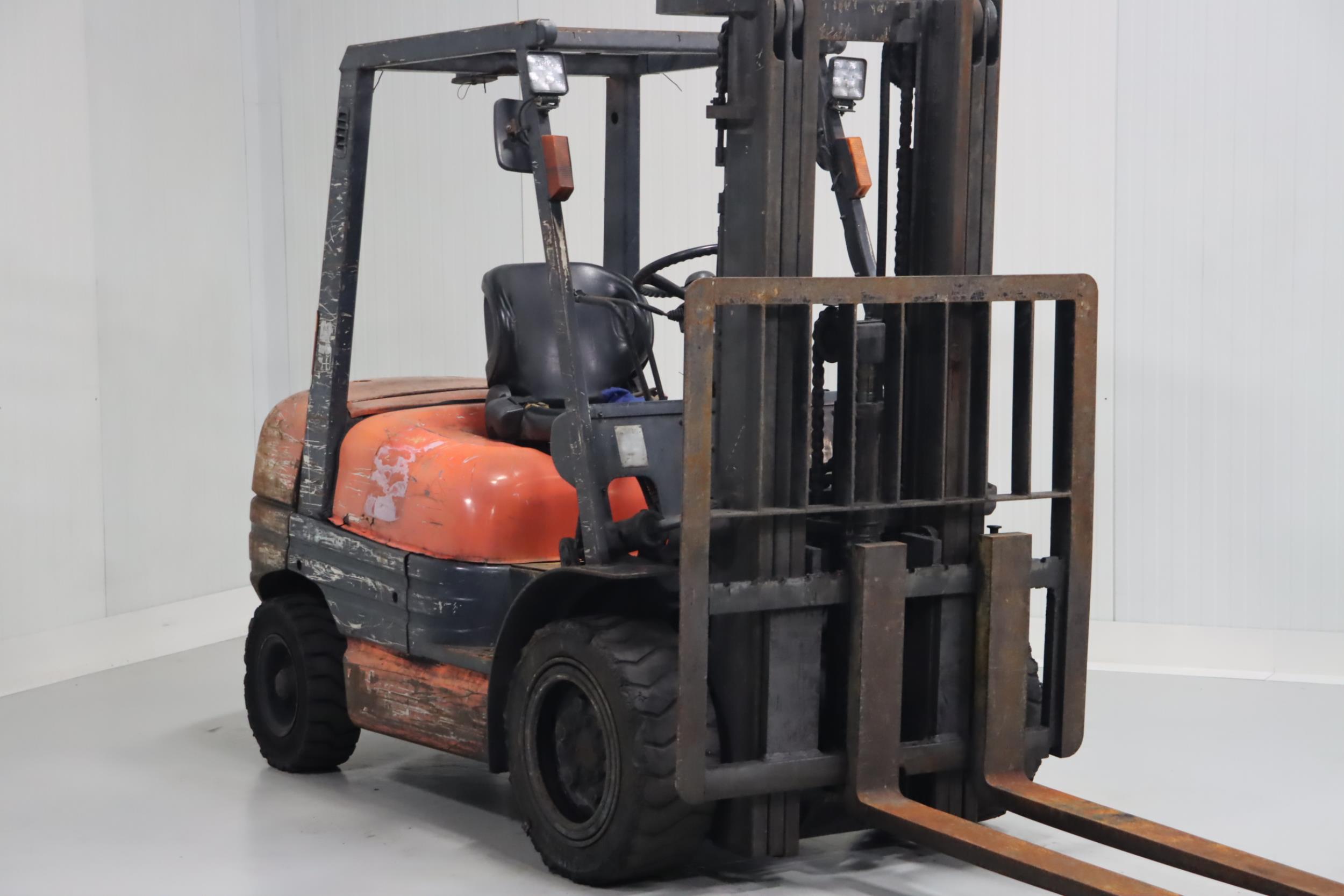 Toyota 62-6FD30 Diesel Forklift www.mtc-forklifts.com