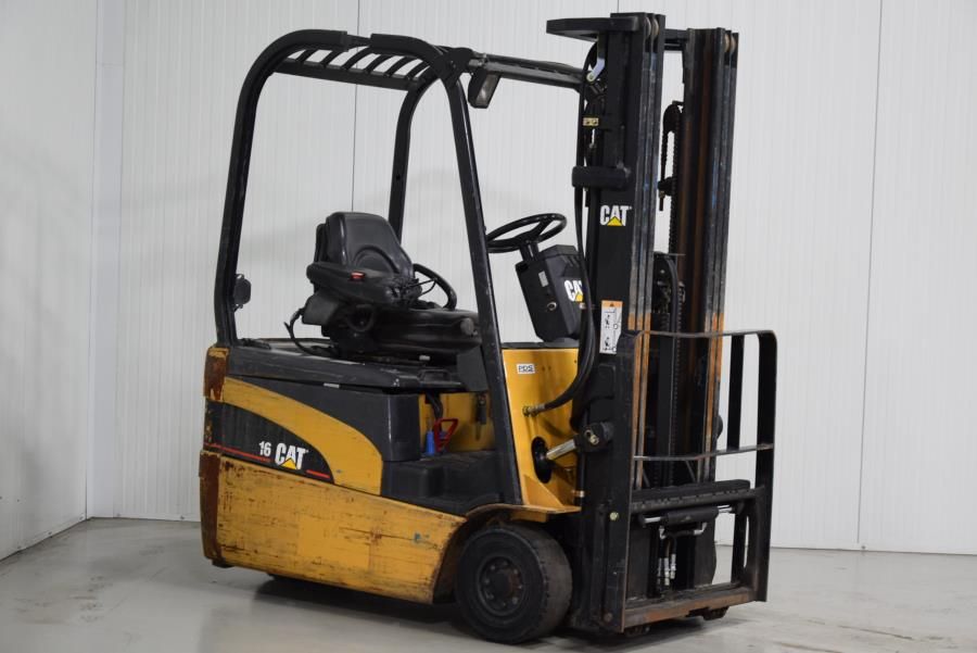 Caterpillar EP16NT Elektro 3 Rad-Stapler www.mtc-forklifts.com Caterpillar EP16NT Elektro 3 Rad-Stapler www.mtc-forklifts.com