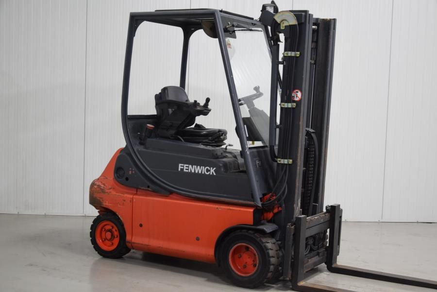 Linde E20P-02 Chariot électrique à 4 roues www.mtc-forklifts.com Linde E20P-02 Chariot électrique à 4 roues www.mtc-forklifts.com