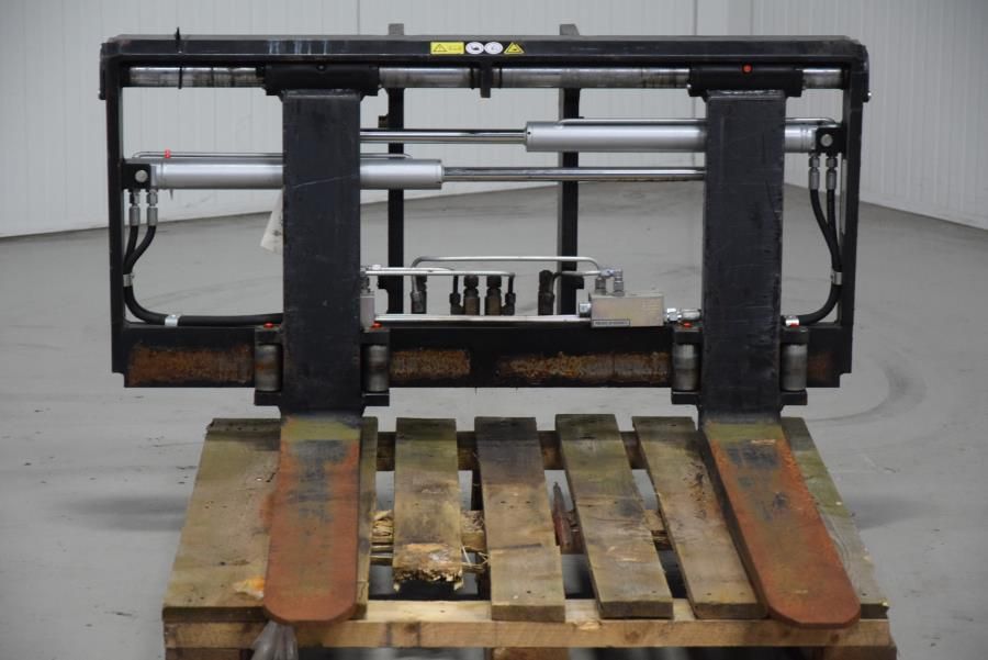 ELM 31FPF35 Attachments www.mtc-forklifts.com ELM 31FPF35 Attachments www.mtc-forklifts.com