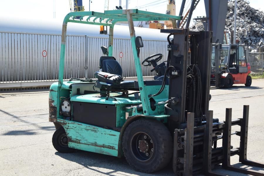 Mitsubishi FB35KPAC Elektrische 4-wieler www.mtc-forklifts.com Mitsubishi FB35KPAC Elektrische 4-wieler www.mtc-forklifts.com