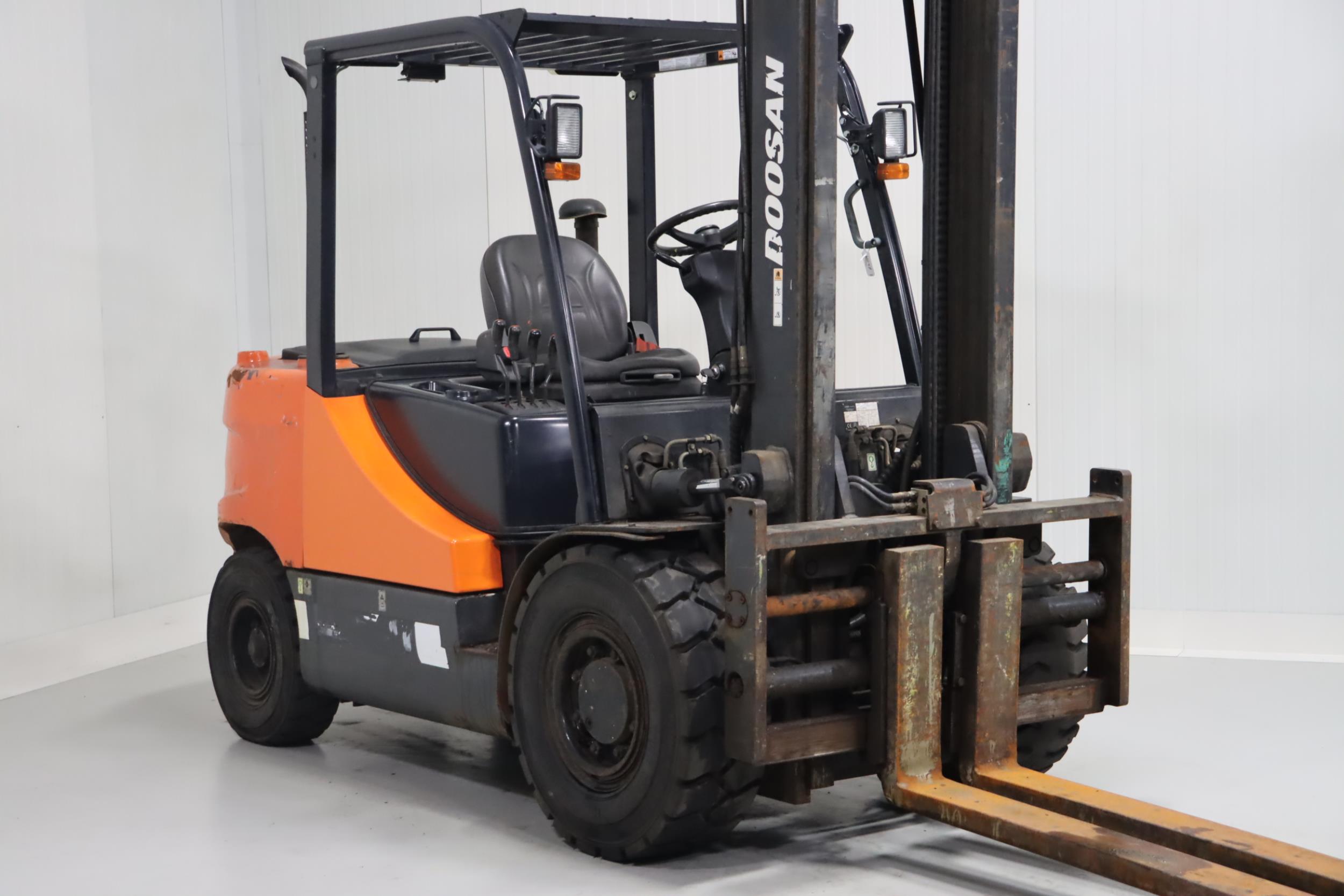 Doosan D40SC-5 Diesel Forklift www.mtc-forklifts.com