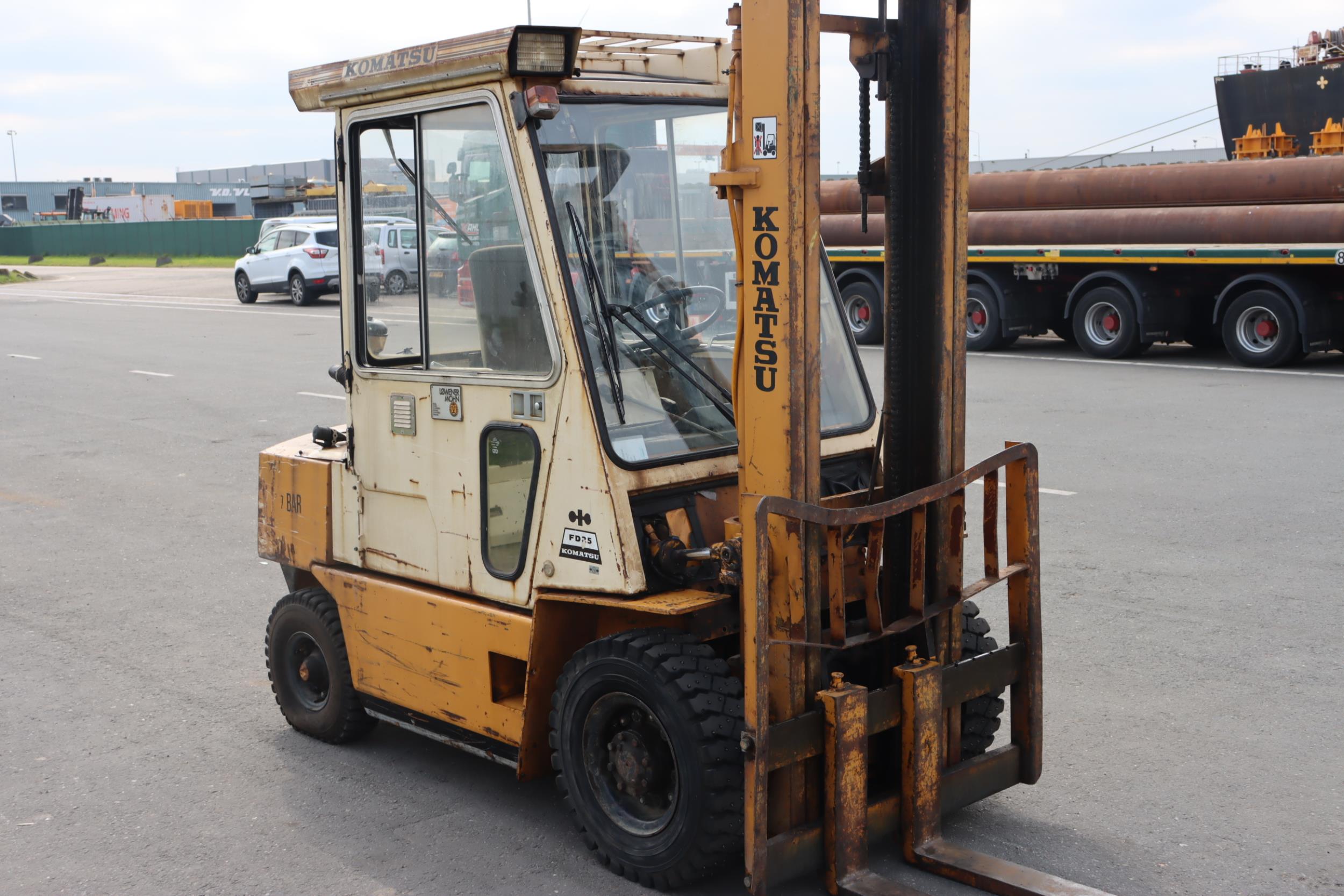 Komatsu FD25-8 Diesel Forklift www.mtc-forklifts.com