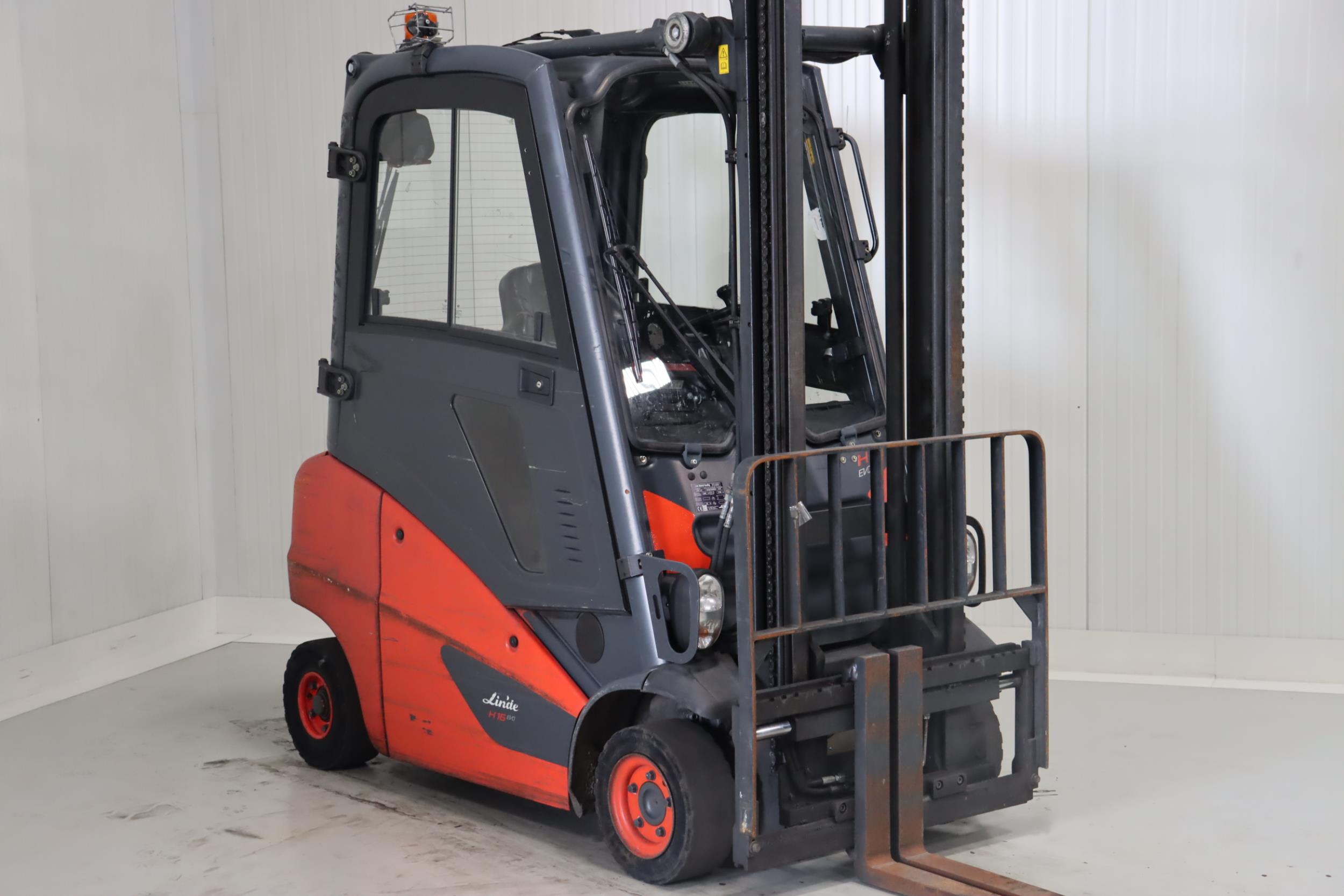 Linde H16T-01 LPG Forklifts www.mtc-forklifts.com Linde H16T-01 LPG Forklifts www.mtc-forklifts.com