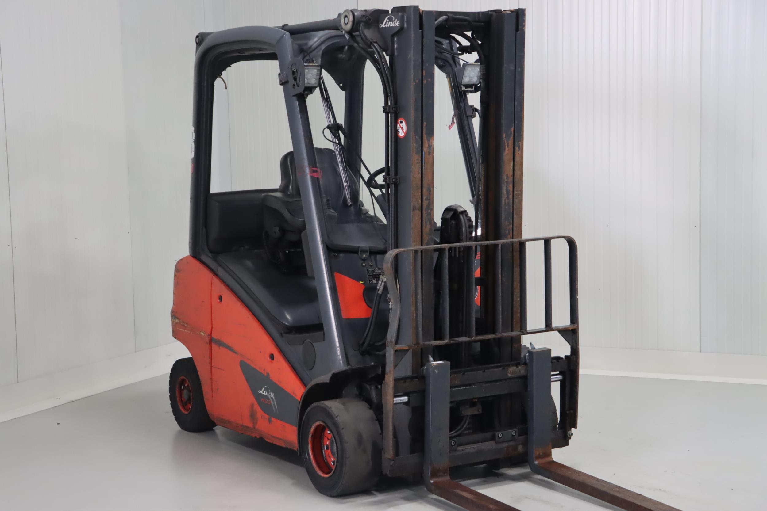 Linde H20T-01 LPG Forklifts www.mtc-forklifts.com Linde H20T-01 LPG Forklifts www.mtc-forklifts.com