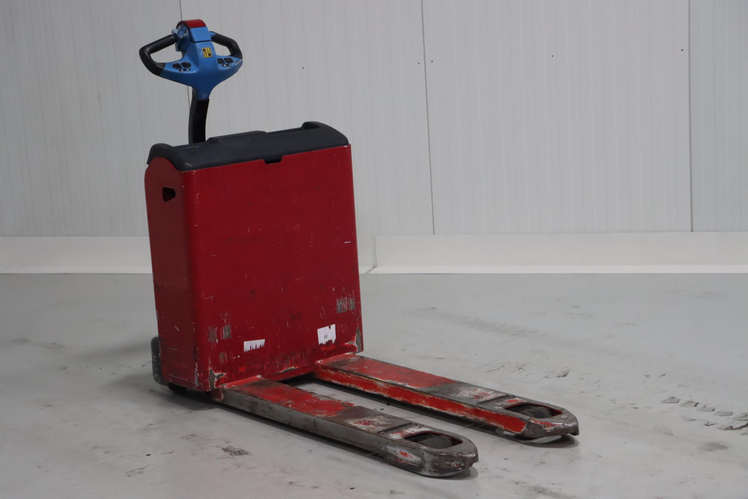 Hyster P1.8 Electric Pallet Truck www.mtc-forklifts.com Hyster P1.8 Electric Pallet Truck www.mtc-forklifts.com