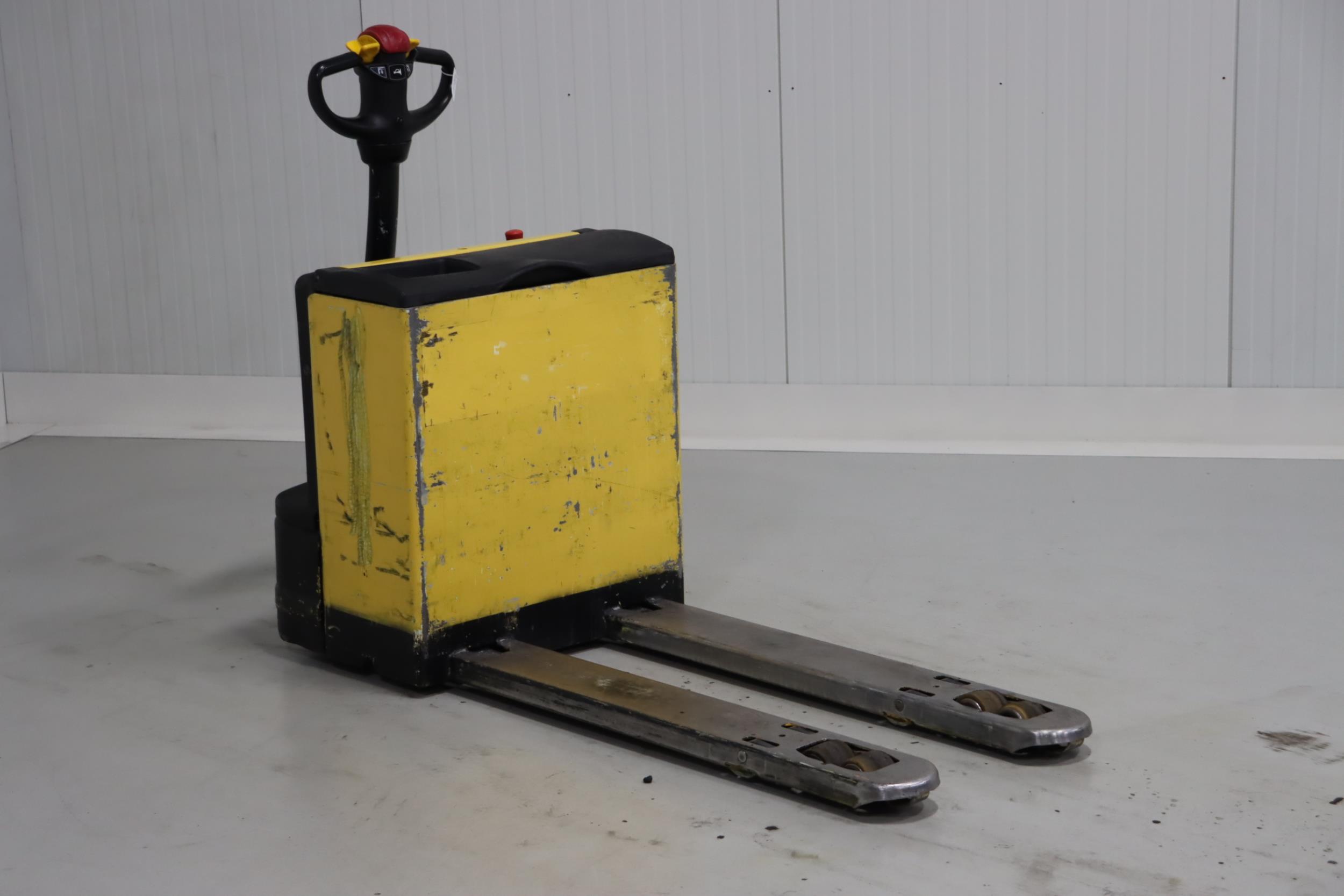 Komatsu MWP20 Electric Pallet Truck www.mtc-forklifts.com
