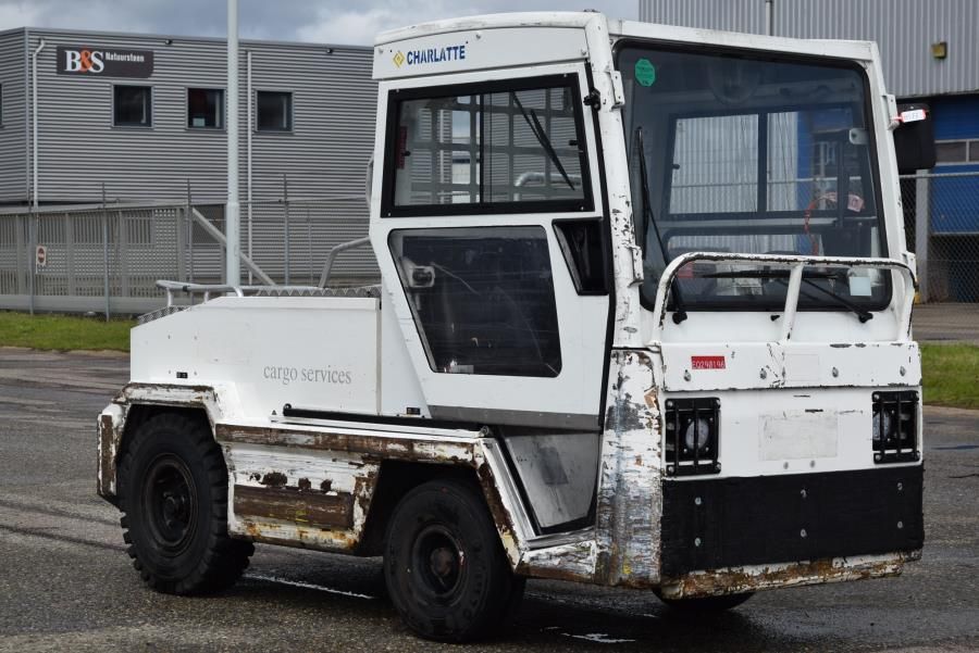 Charlatte T135 Electric platform trucks www.mtc-forklifts.com Charlatte T135 Electric platform trucks www.mtc-forklifts.com