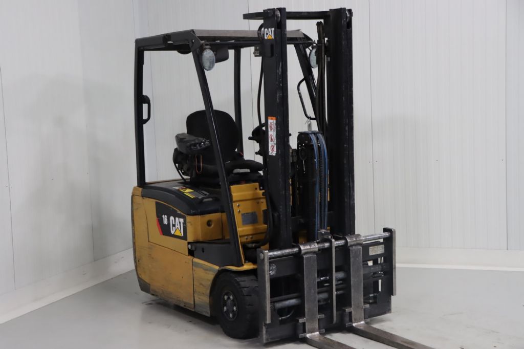 Caterpillar EP16CPNT Electric 3-wheel forklift www.mtc-forklifts.com