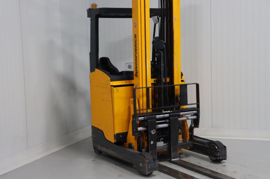 Jungheinrich ETV214 Reach Truck www.mtc-forklifts.com Jungheinrich ETV214 Reach Truck www.mtc-forklifts.com