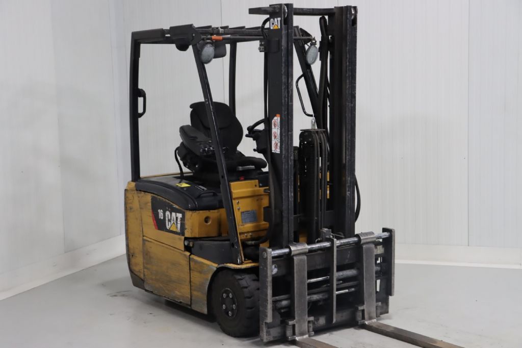 Caterpillar EP16CPNT Electric 3-wheel forklift www.mtc-forklifts.com