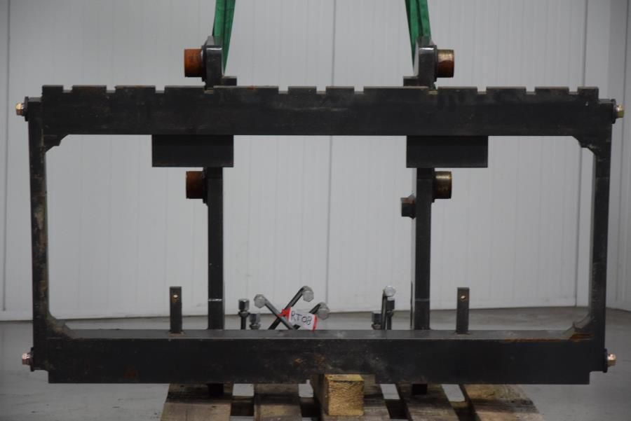 Div integral carriage Attachments www.mtc-forklifts.com Div integral carriage Attachments www.mtc-forklifts.com