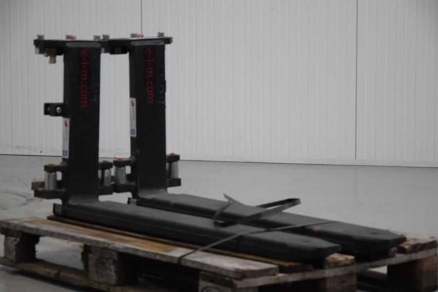 ELM 2TFS25-1150-1900 Attachments www.mtc-forklifts.com ELM 2TFS25-1150-1900 Attachments www.mtc-forklifts.com