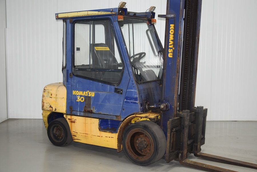 Komatsu FD30T-12 Diesel Forklift www.mtc-forklifts.com Komatsu FD30T-12 Diesel Forklift www.mtc-forklifts.com