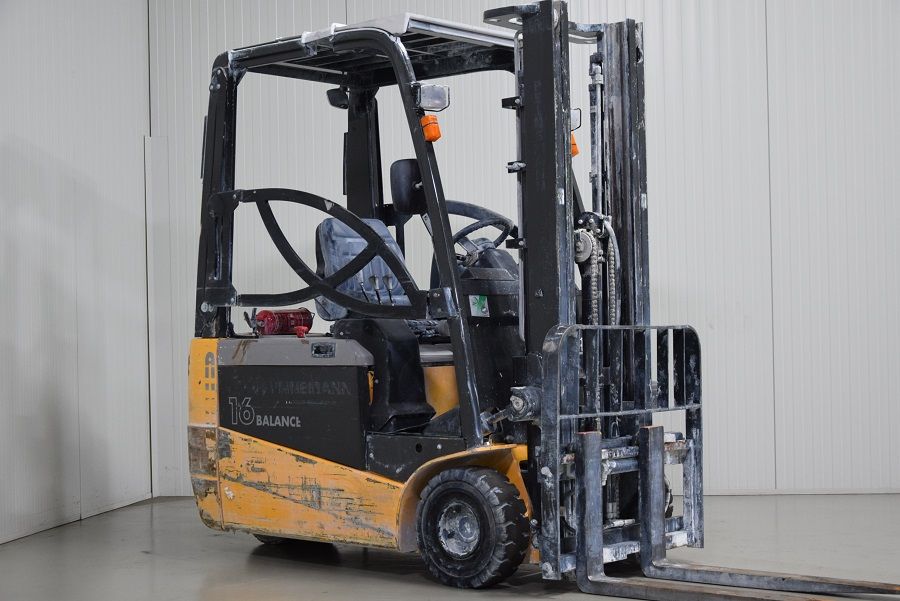 Nissan AG1N1L16T Electric 3-wheel forklift www.mtc-forklifts.com Nissan AG1N1L16T Electric 3-wheel forklift www.mtc-forklifts.com