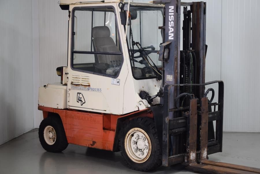 Nissan FGJ02A30U Diesel Forklift www.mtc-forklifts.com Nissan FGJ02A30U Diesel Forklift www.mtc-forklifts.com