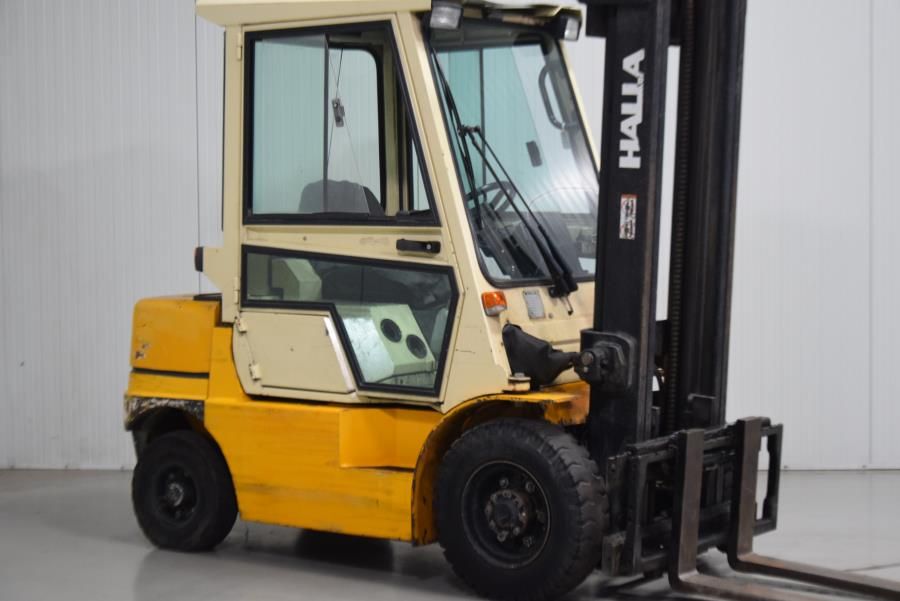 Halla HDF25 Frontale Diesel www.mtc-forklifts.com Halla HDF25 Frontale Diesel www.mtc-forklifts.com