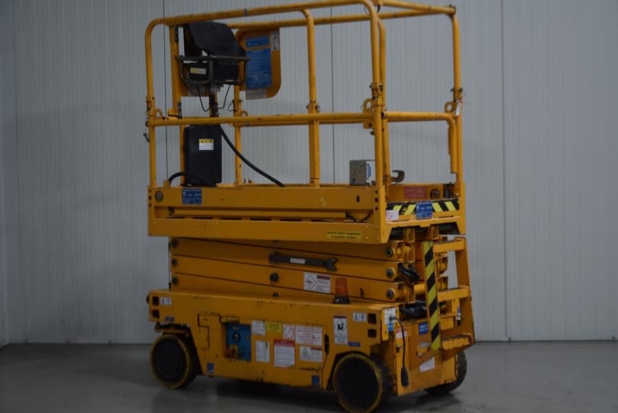 Iteco IT5980 Piattaforma aerea a pantografo www.mtc-forklifts.com Iteco IT5980 Piattaforma aerea a pantografo www.mtc-forklifts.com