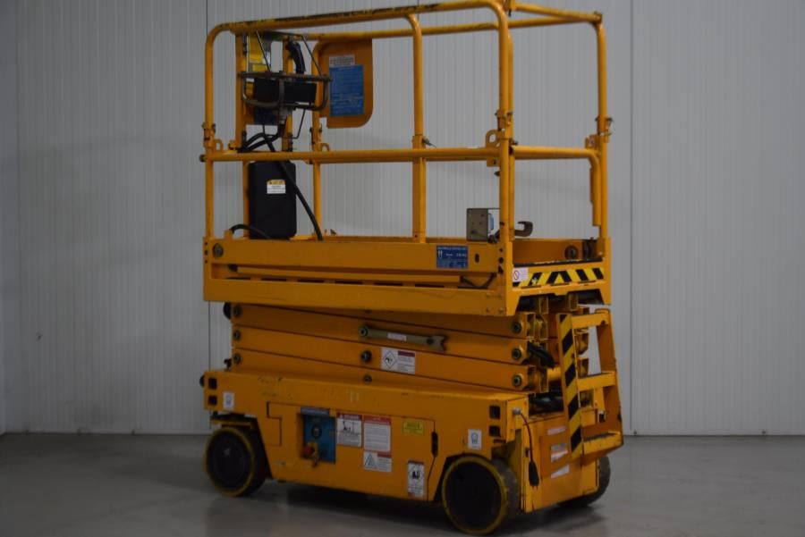 Iteco IT5980 Piattaforma aerea a pantografo www.mtc-forklifts.com Iteco IT5980 Piattaforma aerea a pantografo www.mtc-forklifts.com