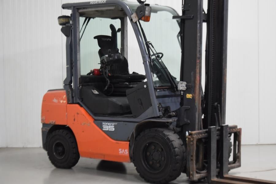 Toyota 06-8FDJ35 Diesel Forklift www.mtc-forklifts.com Toyota 06-8FDJ35 Diesel Forklift www.mtc-forklifts.com