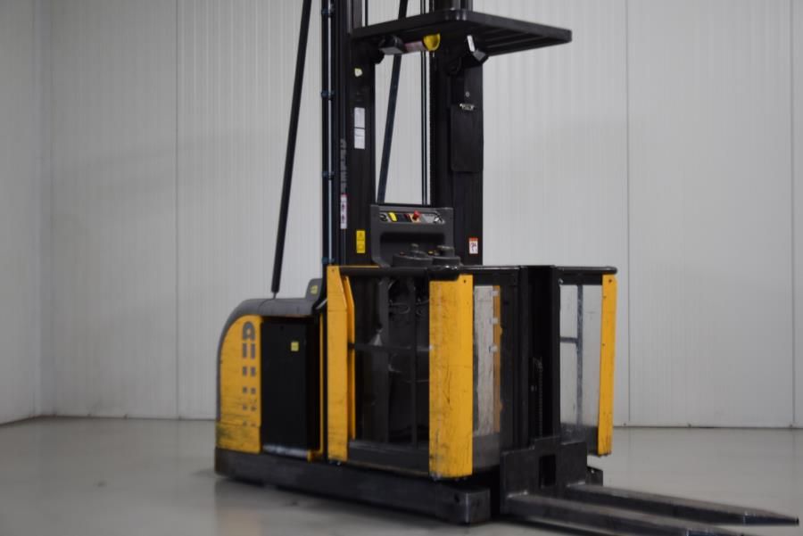 Atlet OPH100 High Level Order Picker www.mtc-forklifts.com Atlet OPH100 High Level Order Picker www.mtc-forklifts.com