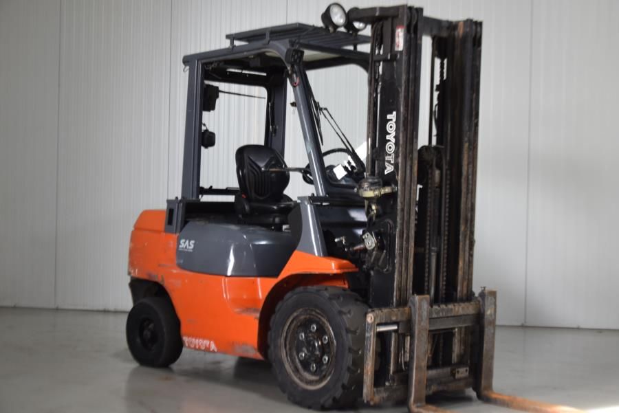 Toyota 02-7FDF30 Diesel Forklift www.mtc-forklifts.com Toyota 02-7FDF30 Diesel Forklift www.mtc-forklifts.com