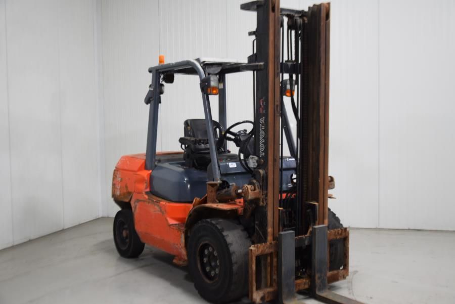 Toyota 42-7FD40 Diesel Forklift www.mtc-forklifts.com Toyota 42-7FD40 Diesel Forklift www.mtc-forklifts.com