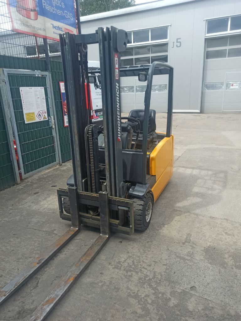 Jungheinrich EFG 220 Electric 3-wheel forklift www.mwd-berlin.de