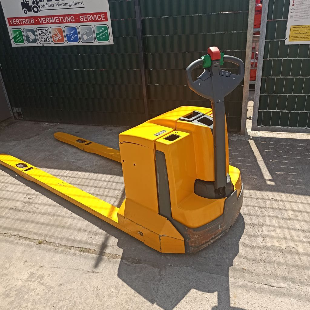 Jungheinrich EJE 220 Extralang Electric Pallet Truck www.mwd-berlin.de