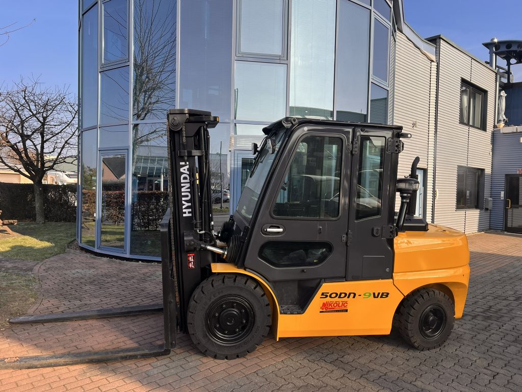 Hyundai-50DN-9VB-Dieselstapler-www.nikolic-gabelstapler.de