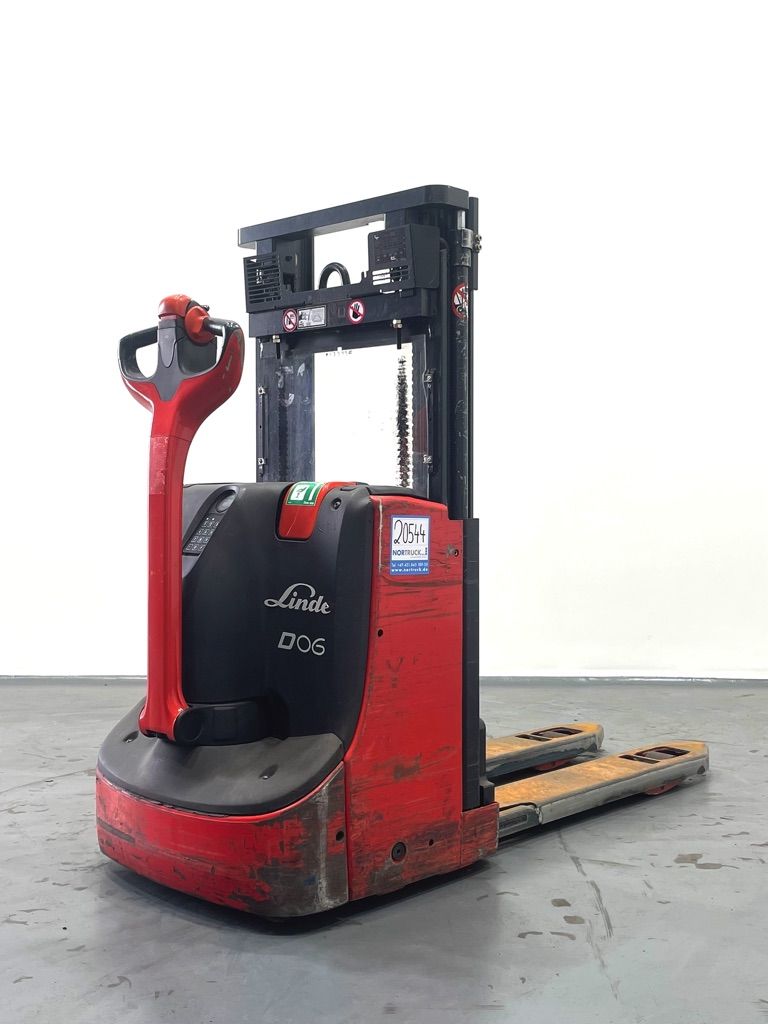 Linde D06-1160 Doppelstockstapler www.nortruck.de