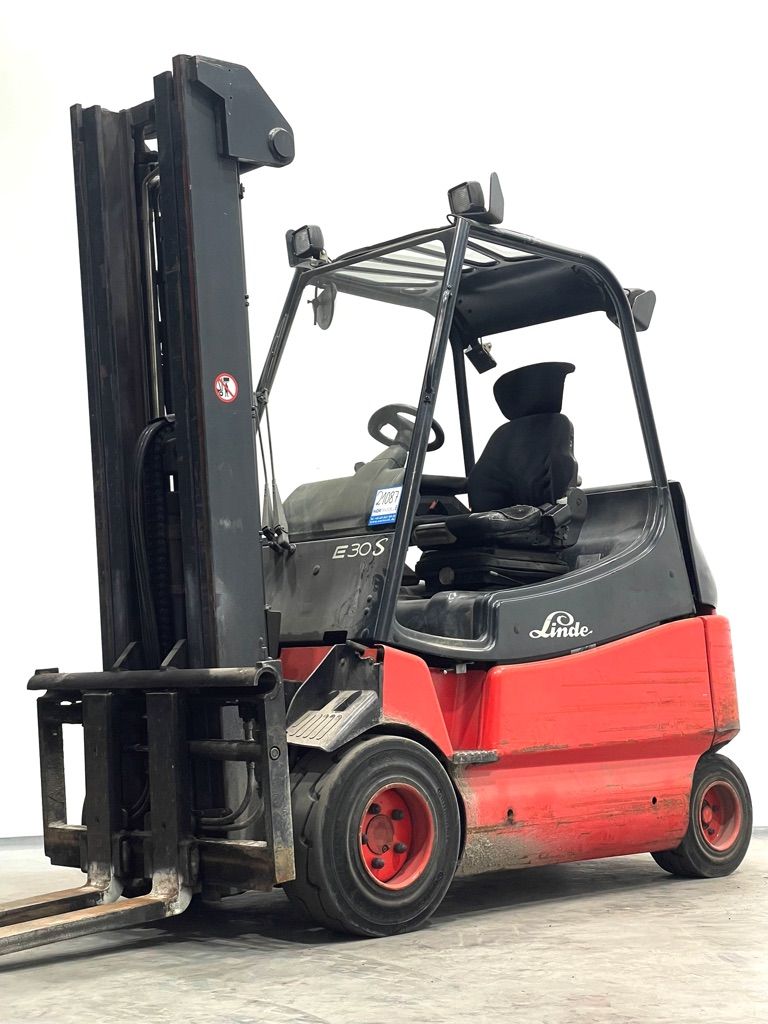 Linde E30/600-336-03 Elektro 4 Rad-Stapler www.nortruck.de