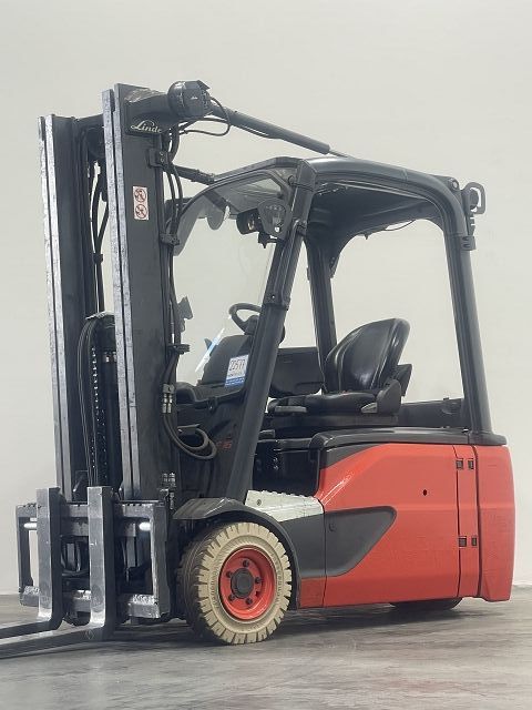 Linde E16L-02 Elektro 3 Rad-Stapler www.nortruck.de