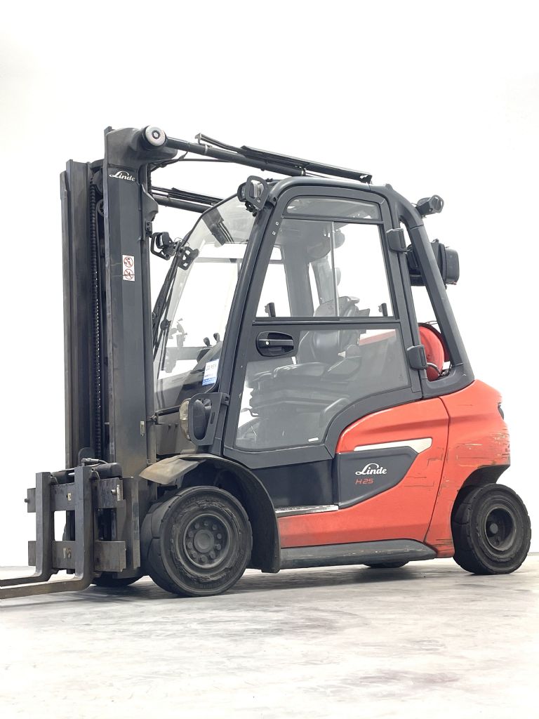 Linde H25T-01 Treibgasstapler www.nortruck.de