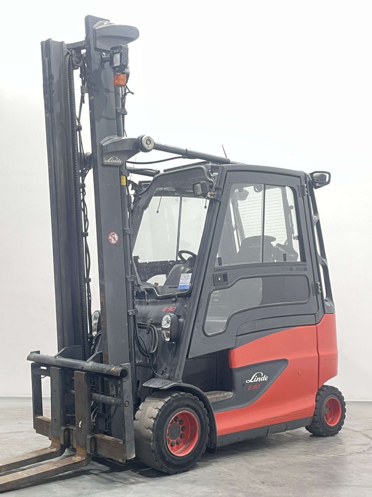 Linde E30HL-01/600-387 Elektro 4 Rad-Stapler www.nortruck.de