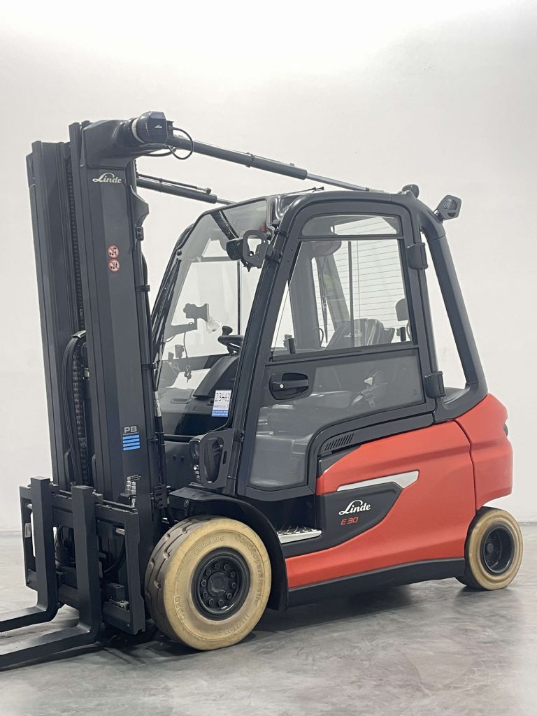 Linde E30L-01-1252 Electric 4-wheel forklift www.nortruck.de