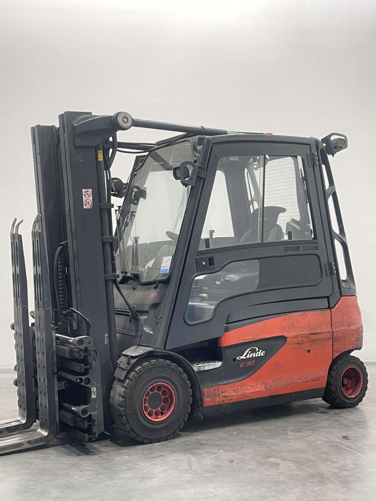 Linde E30L-01-387 Electric 4-wheel forklift www.nortruck.de