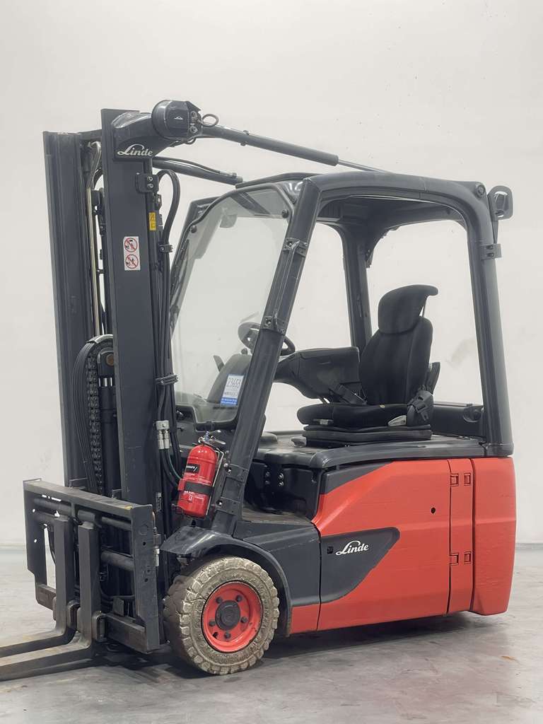 Linde E16L-02-386 Elektro 3 Rad-Stapler www.nortruck.de