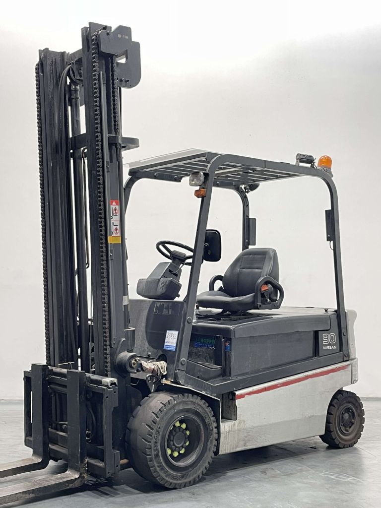 Nissan GQ02L30CU Elektro 4 Rad-Stapler www.nortruck.de