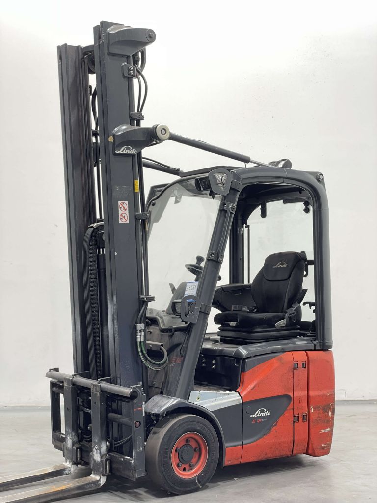 Linde E12-02-386 Elektro 3 Rad-Stapler www.nortruck.de