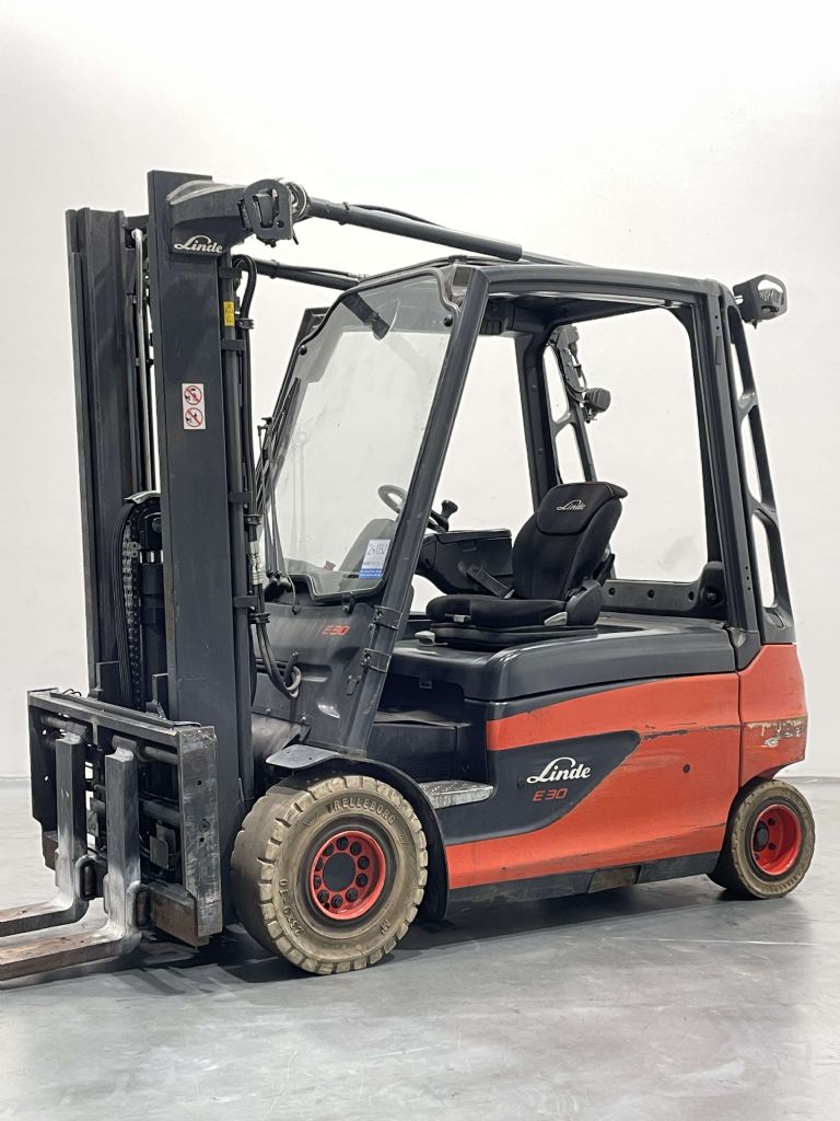 Linde E30L-01-387 Elektro 4 Rad-Stapler www.nortruck.de