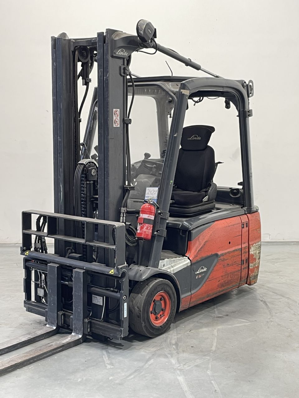 Linde E16L-02-386 Electric 3-wheel forklift www.nortruck.de
