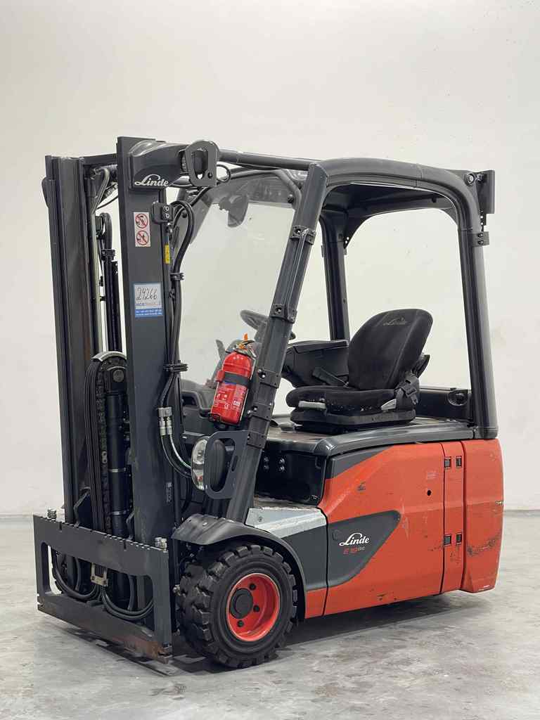Linde E18-02-386 Elektro 3 Rad-Stapler www.nortruck.de