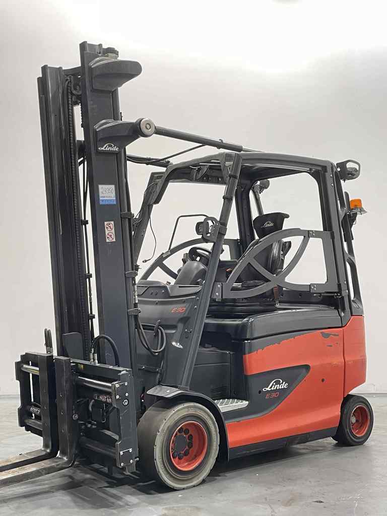 Linde E30HL-01/600-387 Elektro 4 Rad-Stapler www.nortruck.de