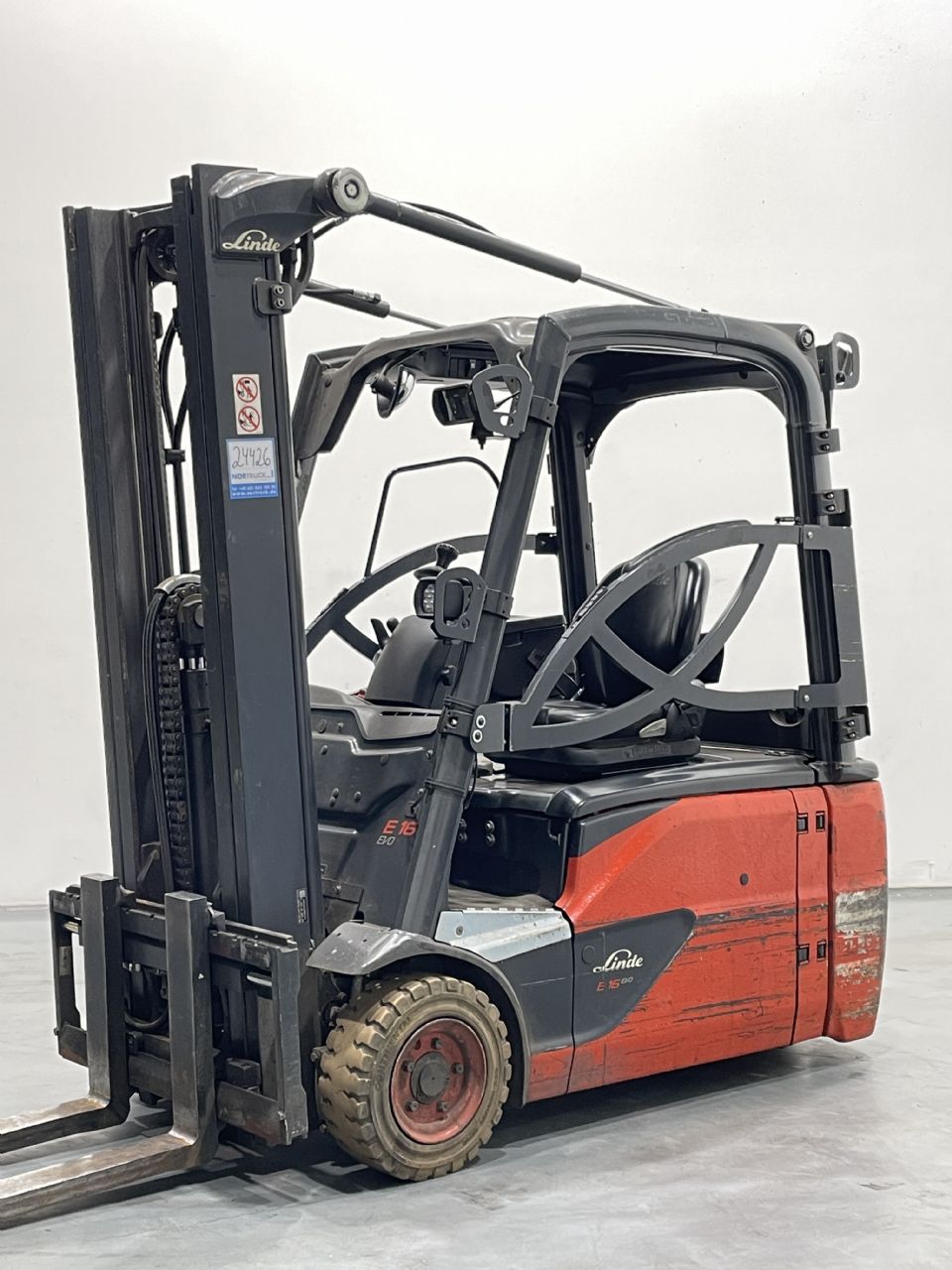Linde E16L-02-386 Elektro 3 Rad-Stapler www.nortruck.de
