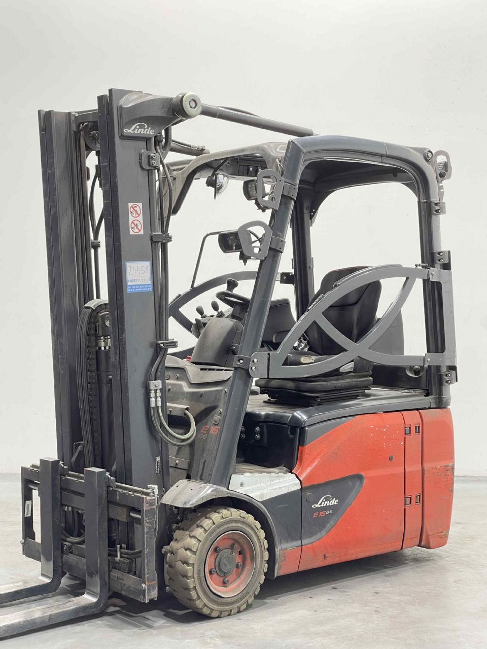 Linde E16-02-386 Elektro 3 Rad-Stapler www.nortruck.de