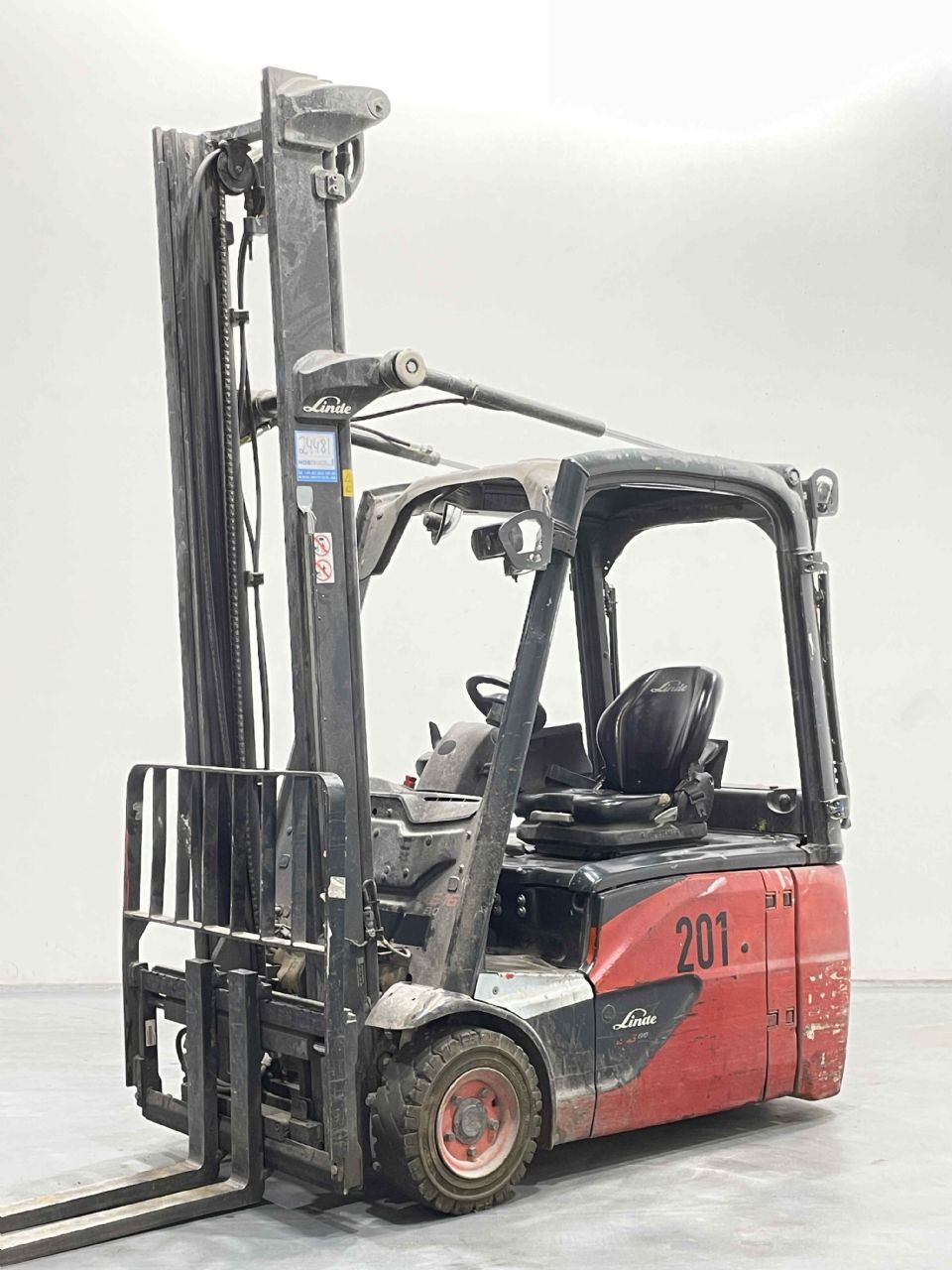 Linde E16-02-386 Electric 3-wheel forklift www.nortruck.de